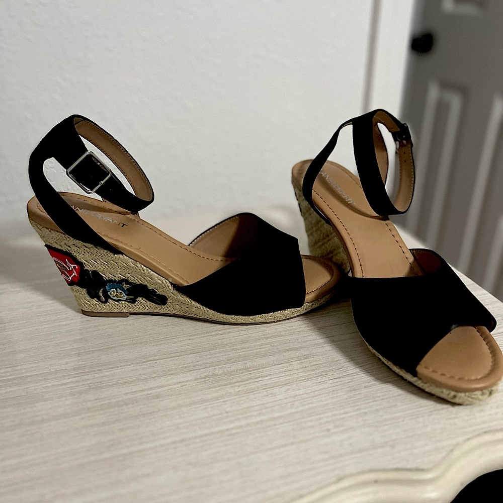 Black flowered espadrille wedges